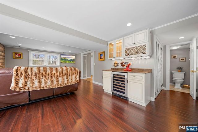 564 Whitenack Road, River Vale, NJ 07675