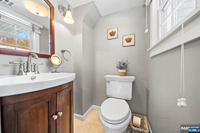 564 Whitenack Road, River Vale, NJ 07675