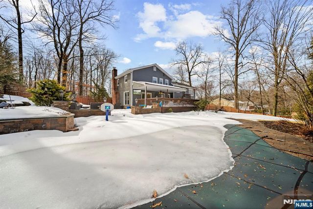 564 Whitenack Road, River Vale, NJ 07675