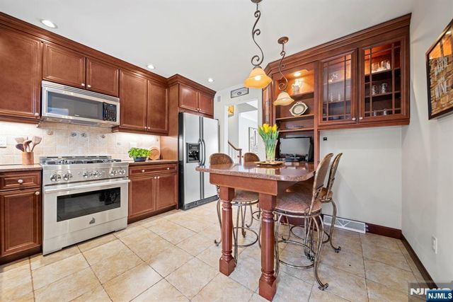 564 Whitenack Road, River Vale, NJ 07675