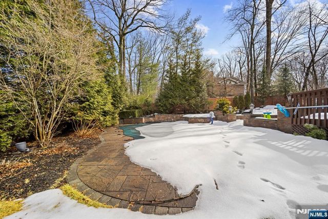 564 Whitenack Road, River Vale, NJ 07675