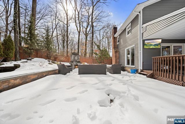 564 Whitenack Road, River Vale, NJ 07675