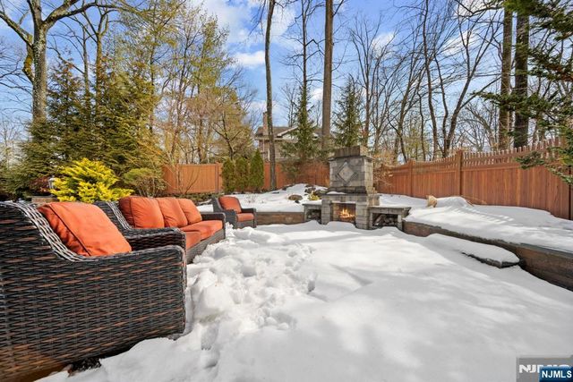 564 Whitenack Road, River Vale, NJ 07675