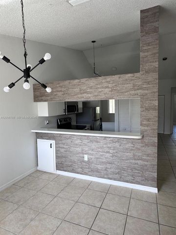 1304 Glenmoor Dr 1304, West Palm Beach, FL 33409