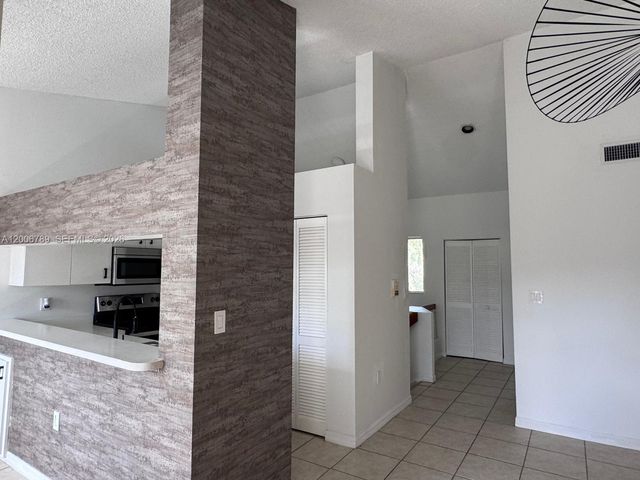 1304 Glenmoor Dr 1304, West Palm Beach, FL 33409