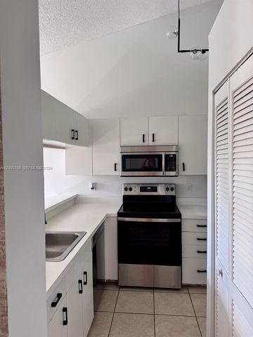 1304 Glenmoor Dr 1304, West Palm Beach, FL 33409