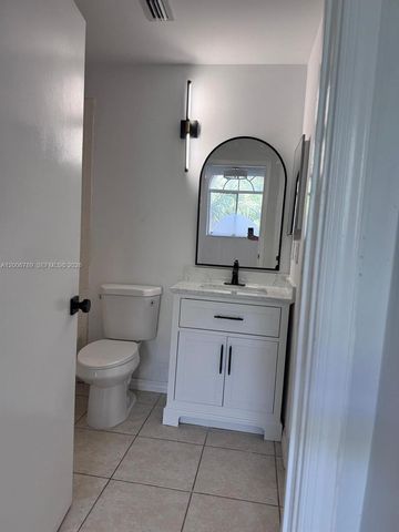 1304 Glenmoor Dr 1304, West Palm Beach, FL 33409