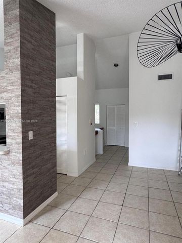 1304 Glenmoor Dr 1304, West Palm Beach, FL 33409
