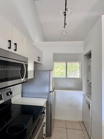 1304 Glenmoor Dr 1304, West Palm Beach, FL 33409