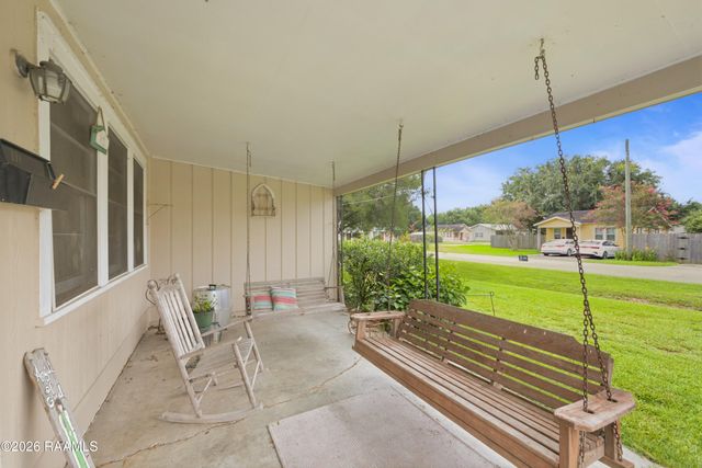 111 E Henry Street, Rayne, LA 70578