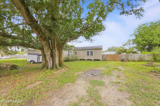 111 E Henry Street, Rayne, LA 70578