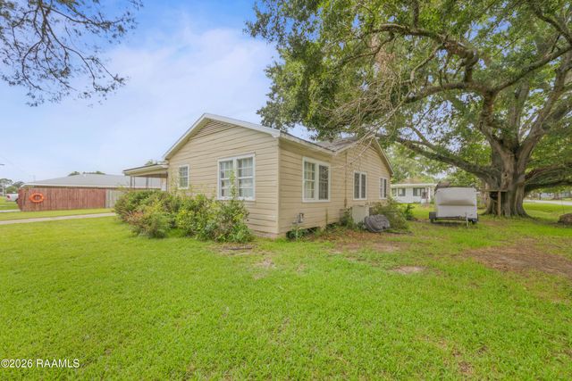 111 E Henry Street, Rayne, LA 70578