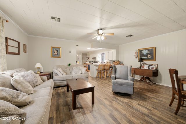 111 E Henry Street, Rayne, LA 70578