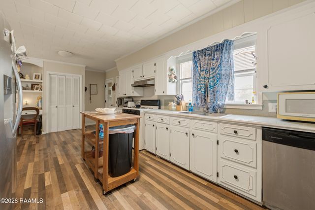 111 E Henry Street, Rayne, LA 70578