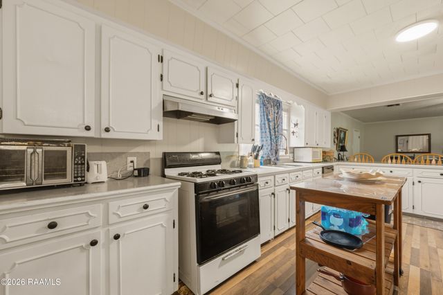 111 E Henry Street, Rayne, LA 70578