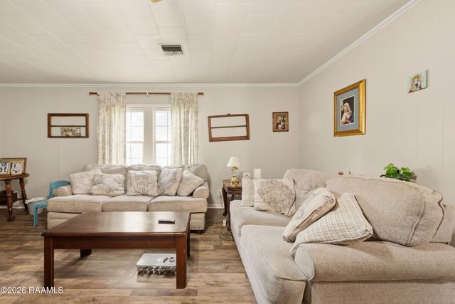 111 E Henry Street, Rayne, LA 70578