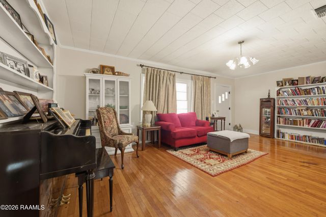 111 E Henry Street, Rayne, LA 70578