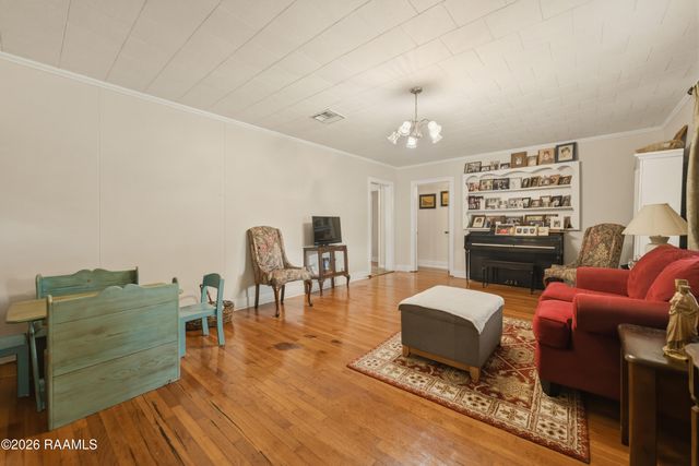 111 E Henry Street, Rayne, LA 70578