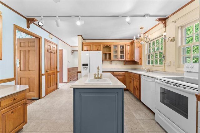 11645 N Hillside LANE, Mequon, WI 53092