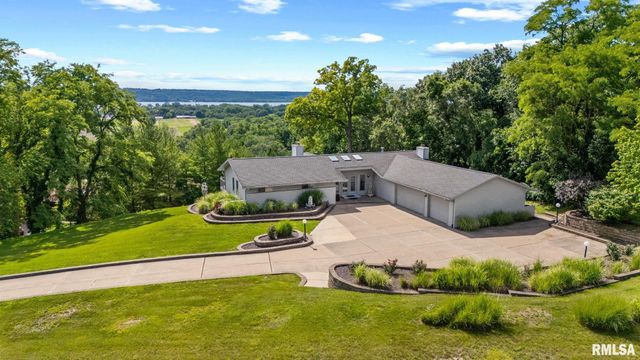1117 N HOPPE Lane, East Peoria, IL 61611