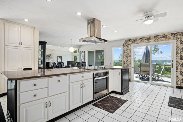 1117 N HOPPE Lane, East Peoria, IL 61611