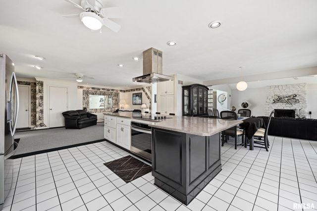 1117 N HOPPE Lane, East Peoria, IL 61611