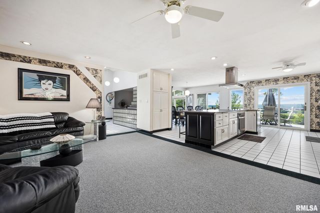 1117 N HOPPE Lane, East Peoria, IL 61611