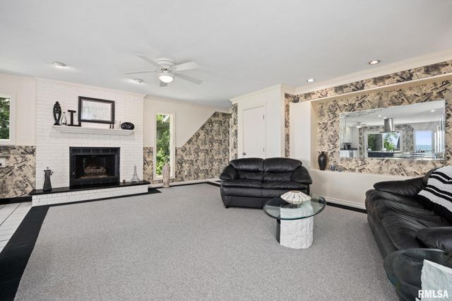 1117 N HOPPE Lane, East Peoria, IL 61611