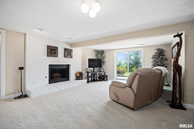1117 N HOPPE Lane, East Peoria, IL 61611