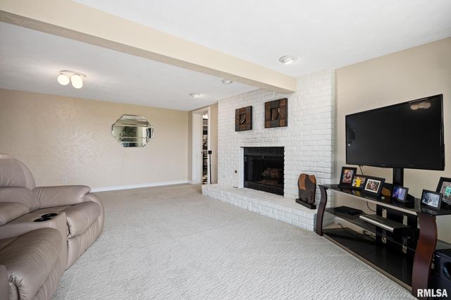 1117 N HOPPE Lane, East Peoria, IL 61611