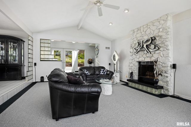 1117 N HOPPE Lane, East Peoria, IL 61611