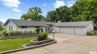 1117 N HOPPE Lane, East Peoria, IL 61611