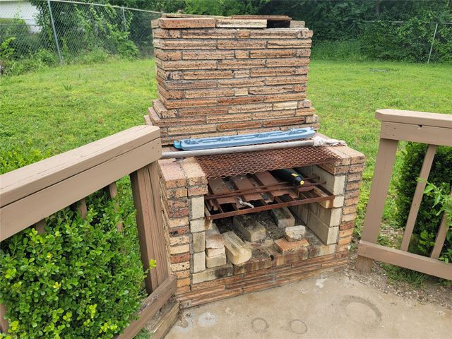 630 Woodacre Drive, Dallas, TX 75241