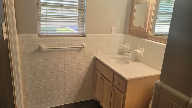 630 Woodacre Drive, Dallas, TX 75241