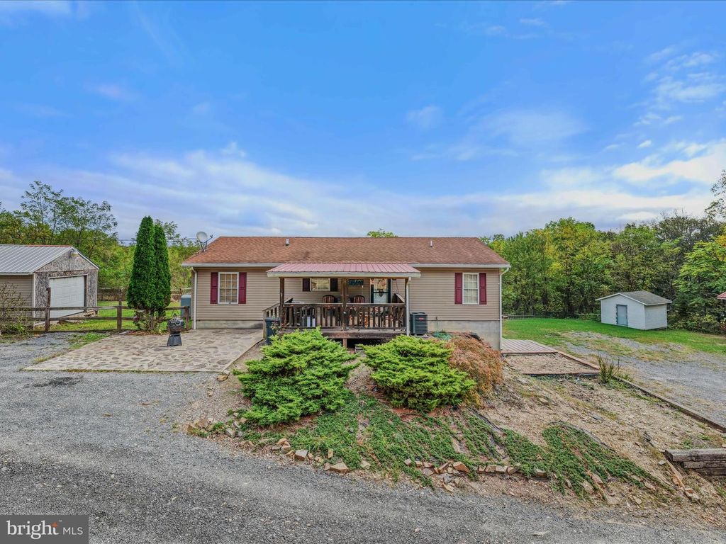 193 IDRIS LN, Berkeley Springs, WV 25411