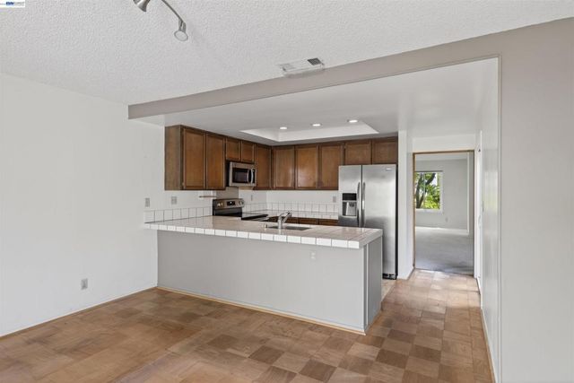 202 Baywood Rd, Alameda, CA 94502