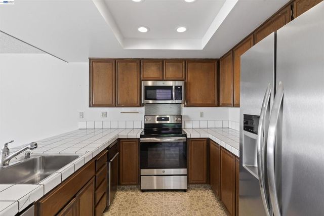202 Baywood Rd, Alameda, CA 94502