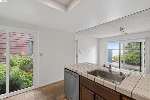 202 Baywood Rd, Alameda, CA 94502