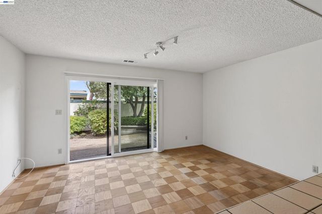 202 Baywood Rd, Alameda, CA 94502