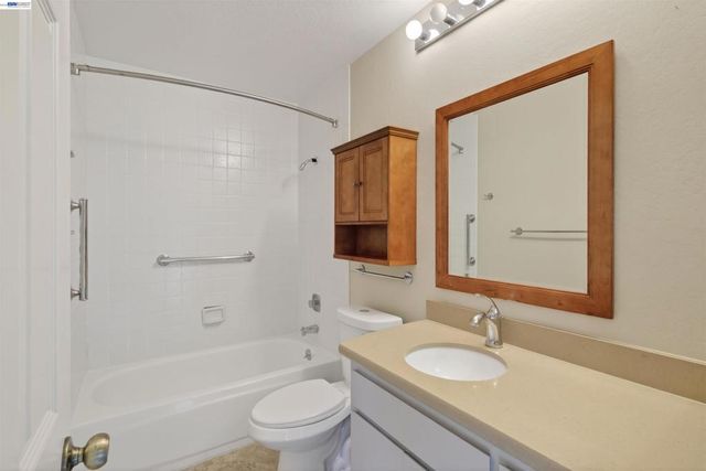 202 Baywood Rd, Alameda, CA 94502