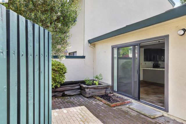 202 Baywood Rd, Alameda, CA 94502