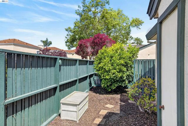 202 Baywood Rd, Alameda, CA 94502