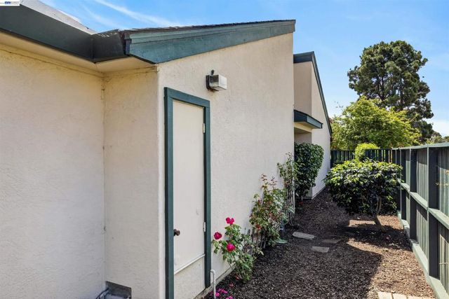 202 Baywood Rd, Alameda, CA 94502
