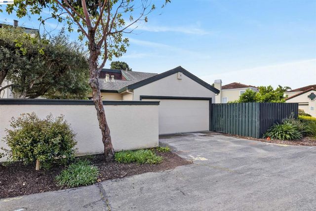 202 Baywood Rd, Alameda, CA 94502