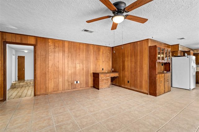 1617 Wavecrest Lane, Houston, TX 77062