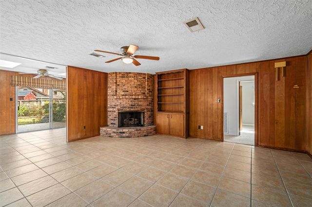 1617 Wavecrest Lane, Houston, TX 77062