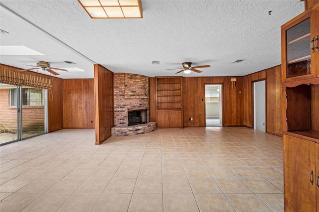 1617 Wavecrest Lane, Houston, TX 77062