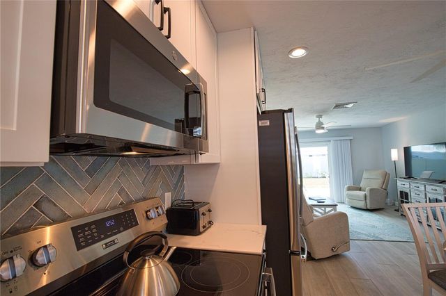 5830 MIDNIGHT PASS ROAD 86, Sarasota, FL 34242