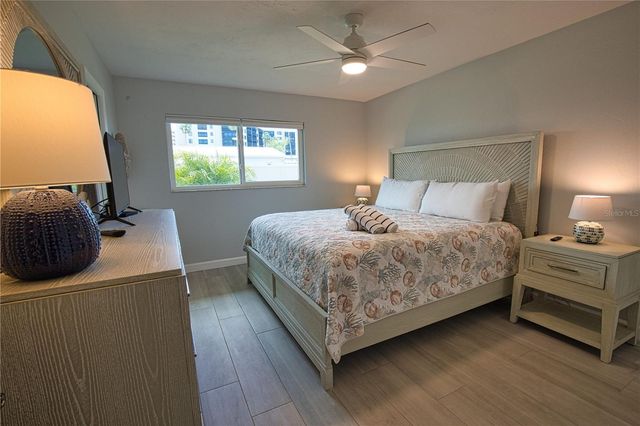 5830 MIDNIGHT PASS ROAD 86, Sarasota, FL 34242