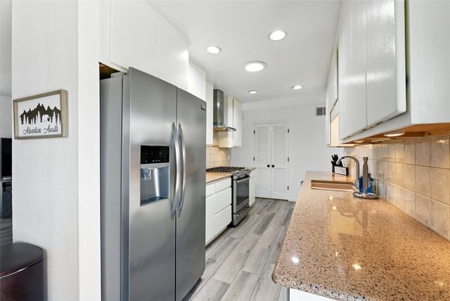 375 Cheryl Court, White Rock, NM 87547